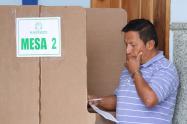 Los colombianos contaron con una papeleta de votación en la que se preguntaba: "¿Apoya el acuerdo final para la terminación del conflicto y construcción de una paz estable y duradera?". 