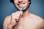 Cepillar los dientes 