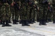 Los uniformados estarían vinculados por la muerte de un habitante de calle en un supuesto combate con bandas criminales.