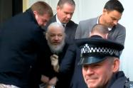 Julian Assange, fundador de Wikileaks, tras ser sacado de la embajada de Ecuador en Londres