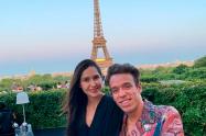 Michelle Durango y su esposo, el ciclista Rigoberto Urán, en París
