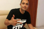 El hombre fue encontrado con un puñal clavado en su espalda