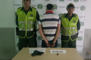 Tenia un arma de fuego.