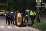 Taxi se volcó en la Gaviota