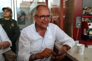 "No se puede criticar la falta de espacio político a nuevas generaciones y atornillarse en un puesto de elección popular", señalo Barreto