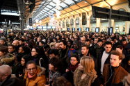Transporte público en París colapsado por jornadas de huelga nacional