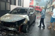 Carro incendiado