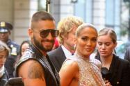 Maluma y Jennifer Lopez en el rodaje de la película 'Marry Me'. 