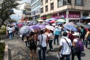 Autoridades acompañan a marchantes en Ibagué