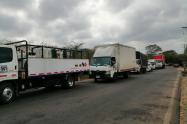Vehículos represados en los bloqueos de la Troncal del Caribe