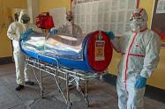 Bomberos del Tolima construyen capsula para pacientes Covid-19