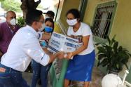 Estos Kits Alimenticios se están llevando puerta a puerta a los hogares de las 105 mil familias de escasos recursos 