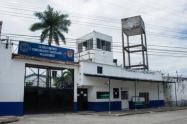 900 contagiados con la COVID-19 dentro del centro penitenciario .