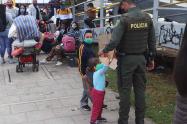 Venezolanos varados en Bogotá que piden regresar a su país.