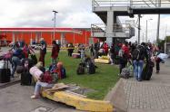 Venezolanos varados en Bogotá que piden regresar a su país.