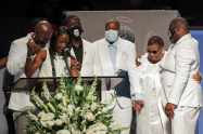Familia de George Floyd en su funeral en Houston