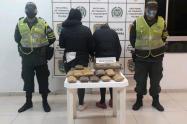 Mujeres cargadas de marihuana en Ibagué