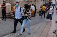 De los pacientes confirmados 3 se encuentran hospitalizados, uno de ellos en Unidad de Cuidados Intensivos