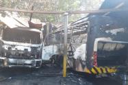 Se quemó un campamento con una volqueta, un bus y dos carros de la Alcaldía de El Guamo 