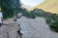 La emergencia se registró en el sitio La Reforma Kilómetro 56, donde la creciente del río se llevó 120 metros de carretera