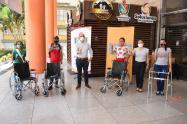 Entrega de sillas de ruedas en el Tolima