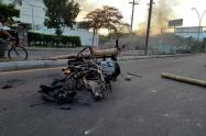 Motocicleta quemada en Neiva 