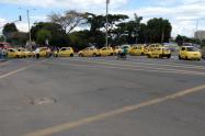 Taxistas esperan la presencia del alcalde y secretario de Gobierno de Ibagué