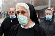 Monjas usan tapabocas