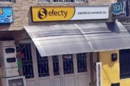 Pareja de ladrones a bordo de una motocicleta intentó atracar un Efecty en Ancón.