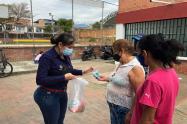 Entrega de protocolos de bioseguridad en las mujeres de Ibagué