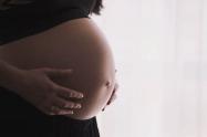 La mujer contaba con más de cinco meses de embarazo.