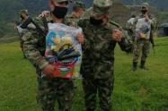 Ejército nacional en gratitud a la labor diaria de los soldados  adelanta navidad 