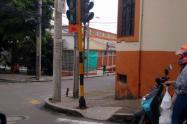 Semáforo de la calle sexta entre carrera 3 y 4