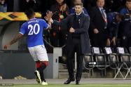 Steven Gerrard y Alfredo Morelos