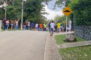 Más de 100 jóvenes entre ellos menores de edad, fueron encontrados en el lugar. 