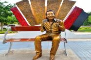 Estatua de Diomedes Díaz en Valledupar 