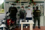 Pareja de ladrones fue capturada robando