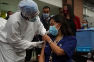 Primeros vacunados contra covid en Bogotá
