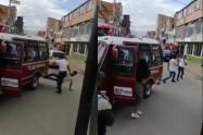 Buseteros solucionaron sus diferencias a traques y patadas