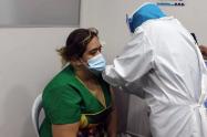 Ingrid Xiomar Villareal Chamorro, primera vacunada en la Clínica Tolima 