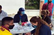 Personal del Ibal en la urbanización San Simón 