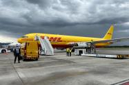 Llegada del primer lote de vacunas contra covid-19 al aeropuerto El Dorado