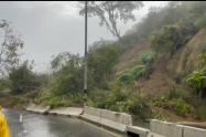 En la Autopista del Café hubo un desprendimiento grande de tierra