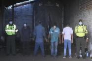¡De película! Recuperan camión robado, capturan cuatro sujetos e incautan armas en un fuerte operativo efectuado por la Policía en Suarez – Tolima