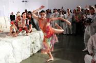 Lola León, hija de Madonna, sin depilar sus axilas