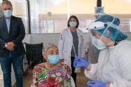 María Isabel Avendaño de Maldonado de 80 años de edad, se convirtió en la persona vacunada contra el coronavirus número 3 millones. 