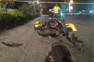 Taxista arrolló a una pareja de motociclistas, causando la muerte de uno de ellos sobre la 60 con Mirolindo de Ibagué