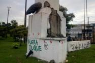 Tumbaron el monumento de Andrés López de Galarza