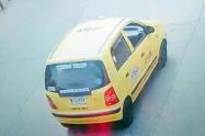 Taxista le habría robado el celular a su pasajera aprovechando que iba embolatada junto a sus dos hijos