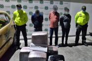 Cayeron tres personas con 34 kilogramos en ‘narcotaxi’ sobre el puente de la Variante en Ibagué
